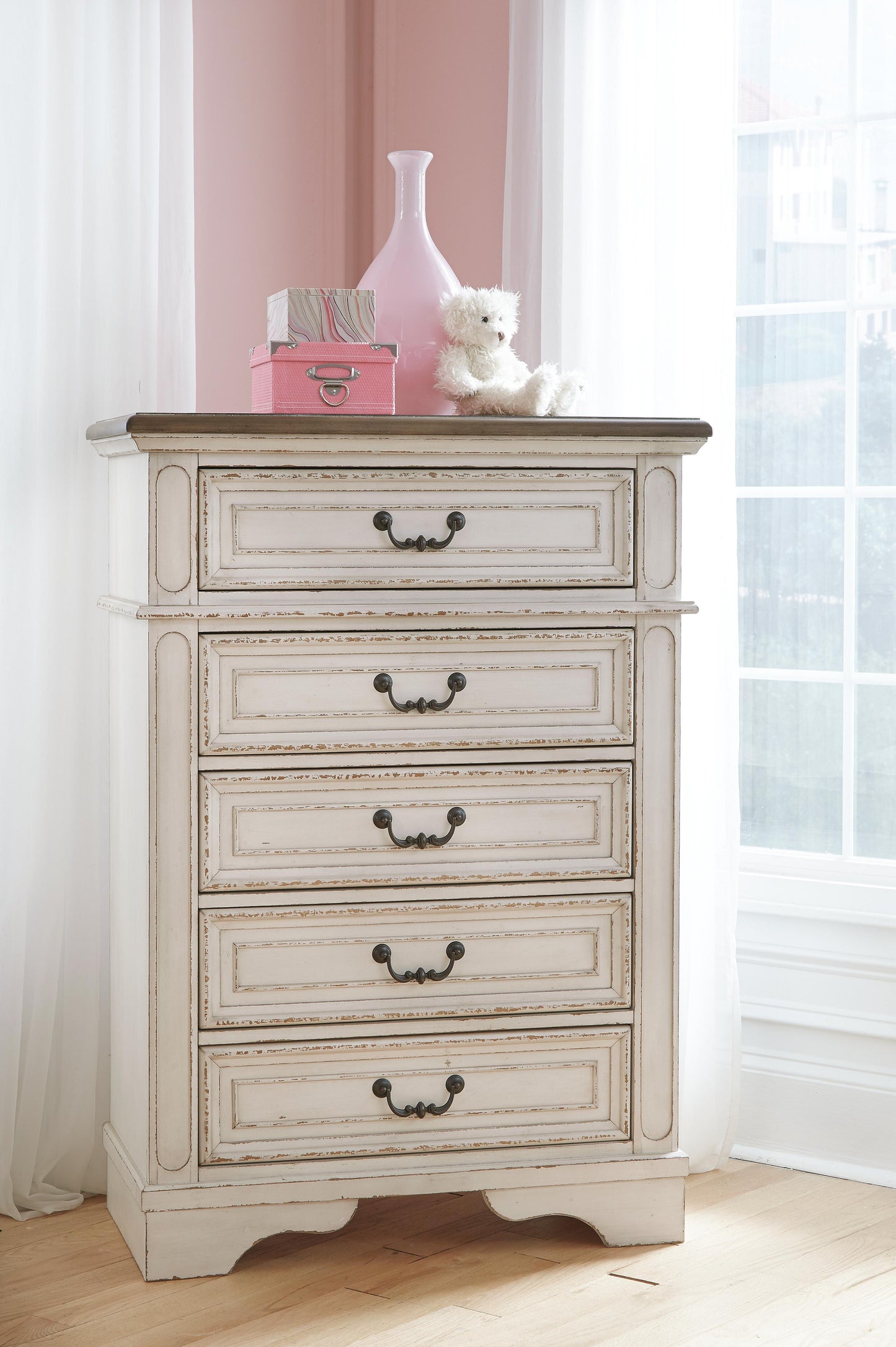 Realyn Twin Bed, Chest, Vanity with Stool and Nightstand Signature Design by Ashley® Bedroom