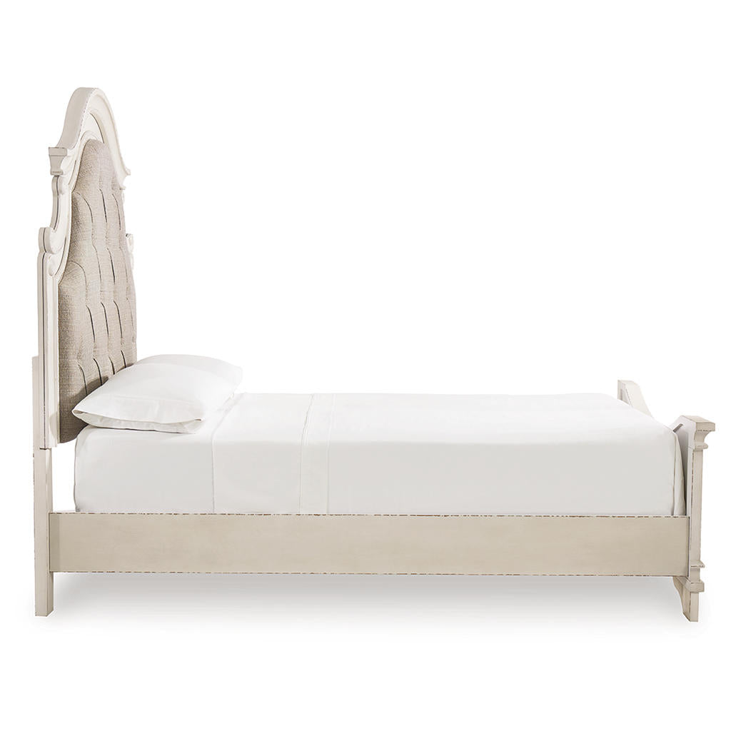 Realyn Queen Panel Bed and Dresser Signature Design by Ashley® Uncategorized