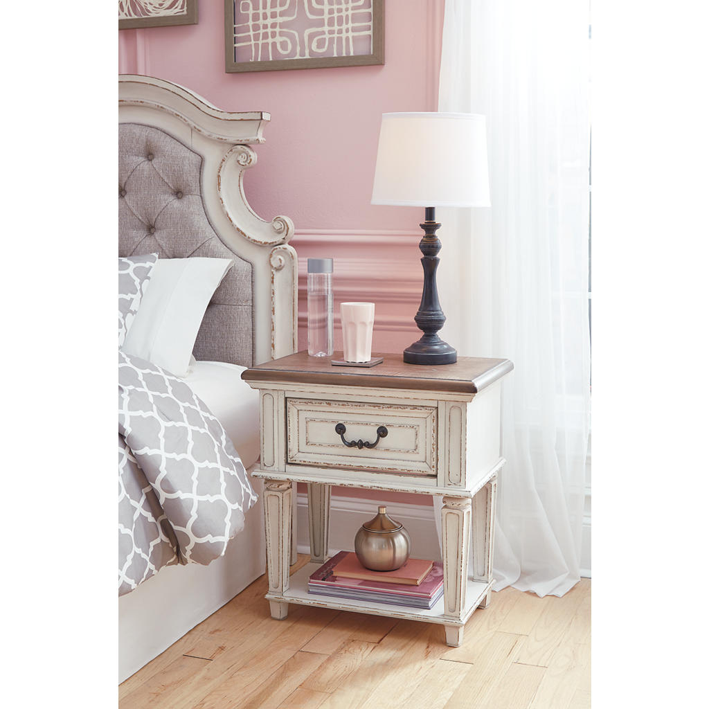Realyn Dresser, Mirror and Nightstand Signature Design by Ashley® Uncategorized