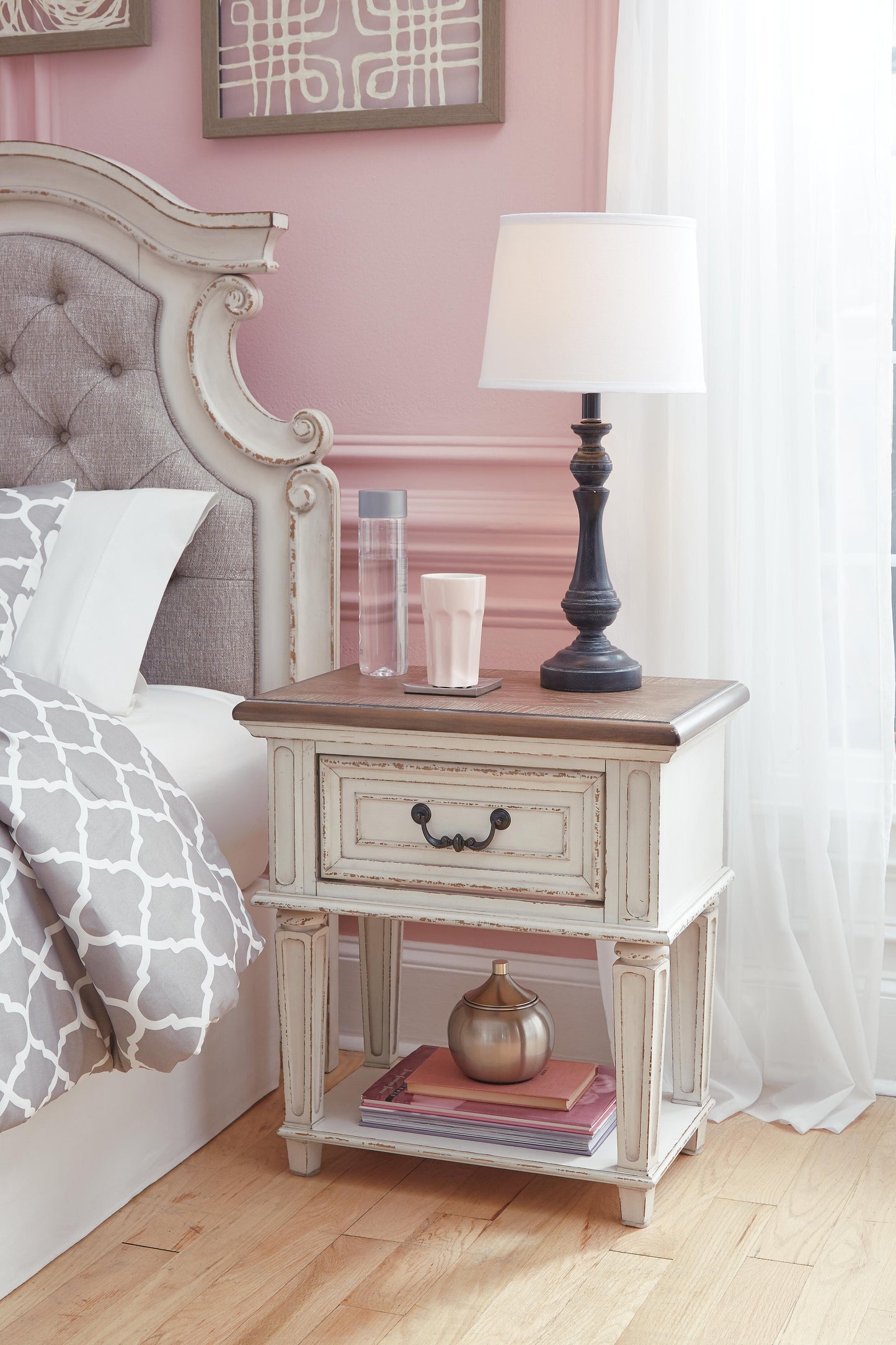 Realyn Two-Tone Bed, Dresser, Mirror and Nightstand (B78) Signature Design by Ashley®