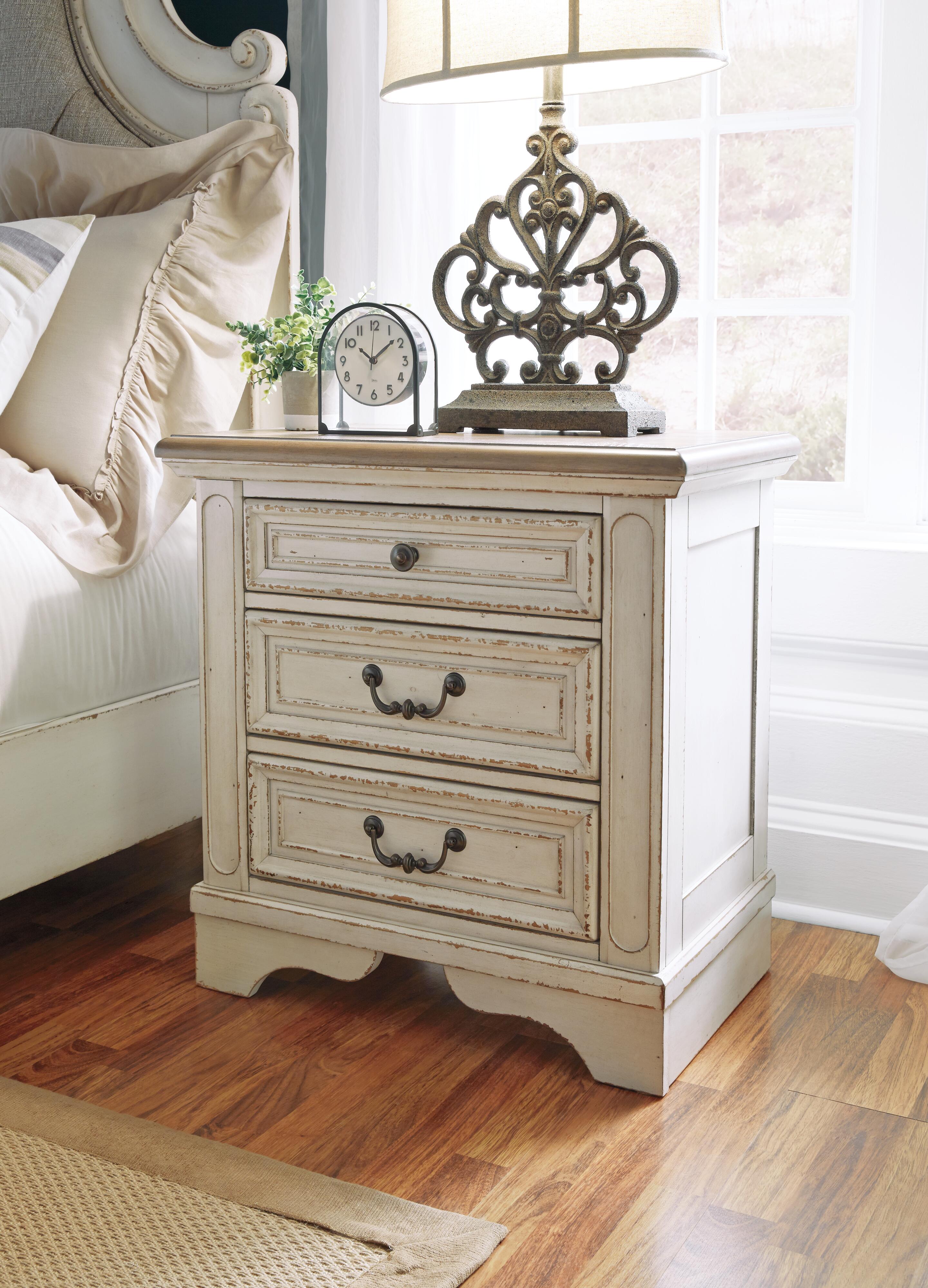 Realyn King Upholstered Panel Bed, Chest and 2 Nightstands
