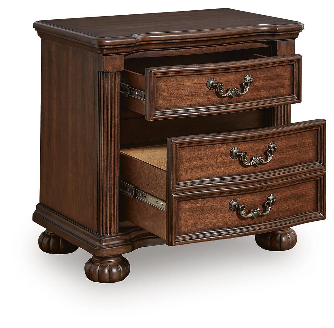 Lavinton California King Poster Bed, Dresser, Mirror and 2 Nightstands