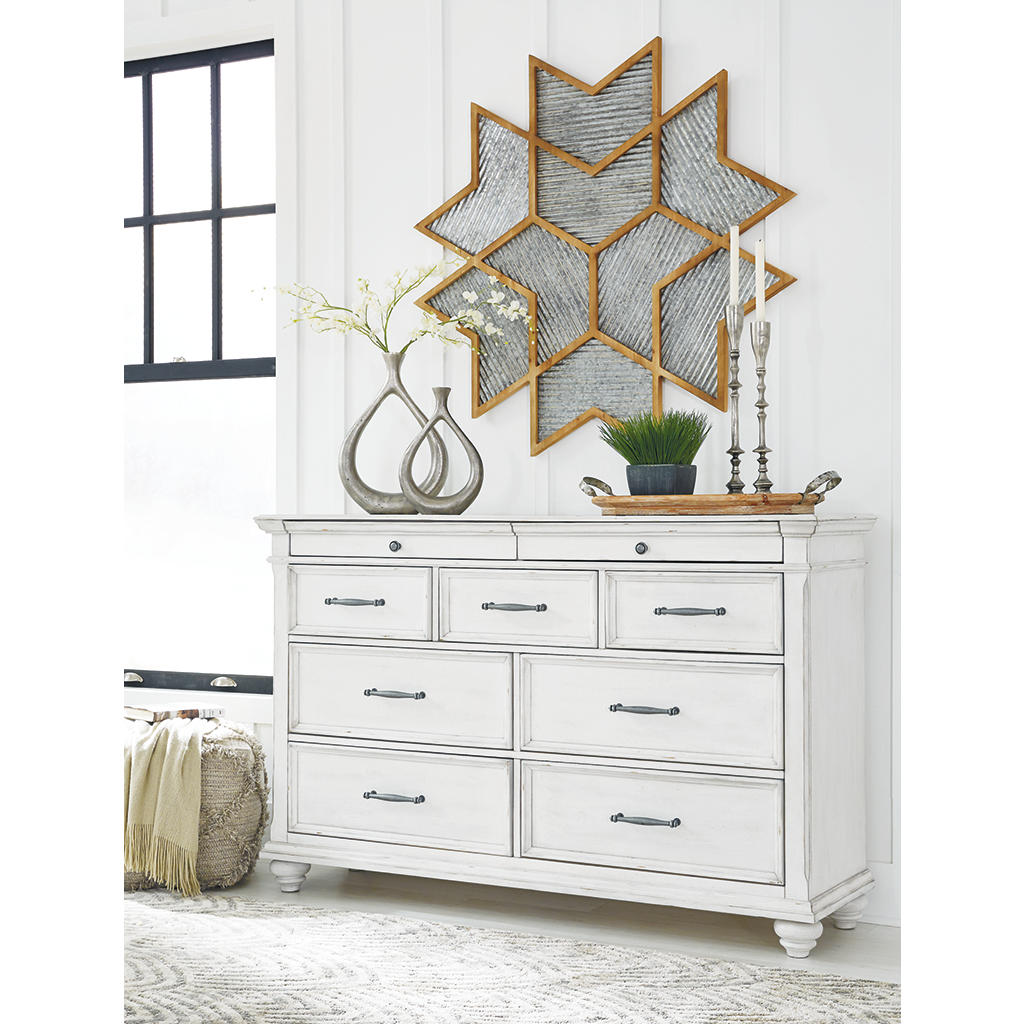 Kanwyn Dresser Benchcraft® Bedroom