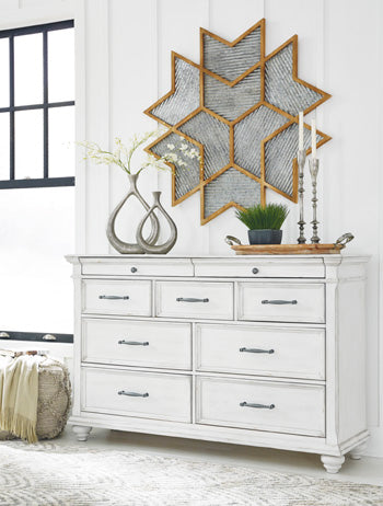 Kanwyn Dresser Benchcraft® Bedroom