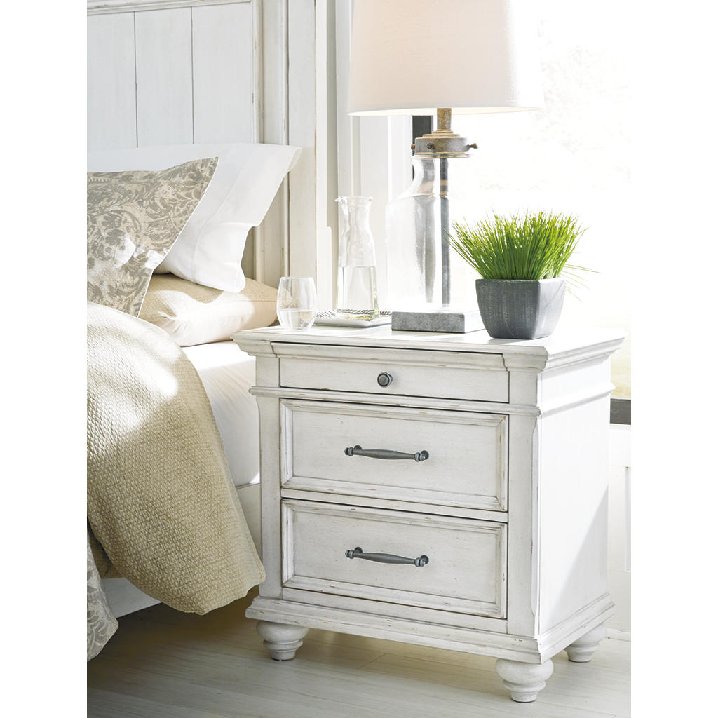 Kanwyn King Panel Storage Bed, Chest and Nightstand Benchcraft® Uncategorized