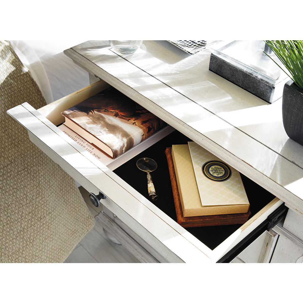 Kanwyn Queen Panel Storage Bed, Dresser, Mirror and Nightstand Benchcraft® Uncategorized
