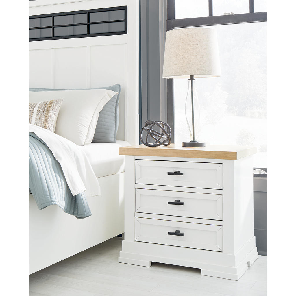 Ashbryn King Panel Bed, Dresser, Mirror and 2 Nightstands Benchcraft® Uncategorized
