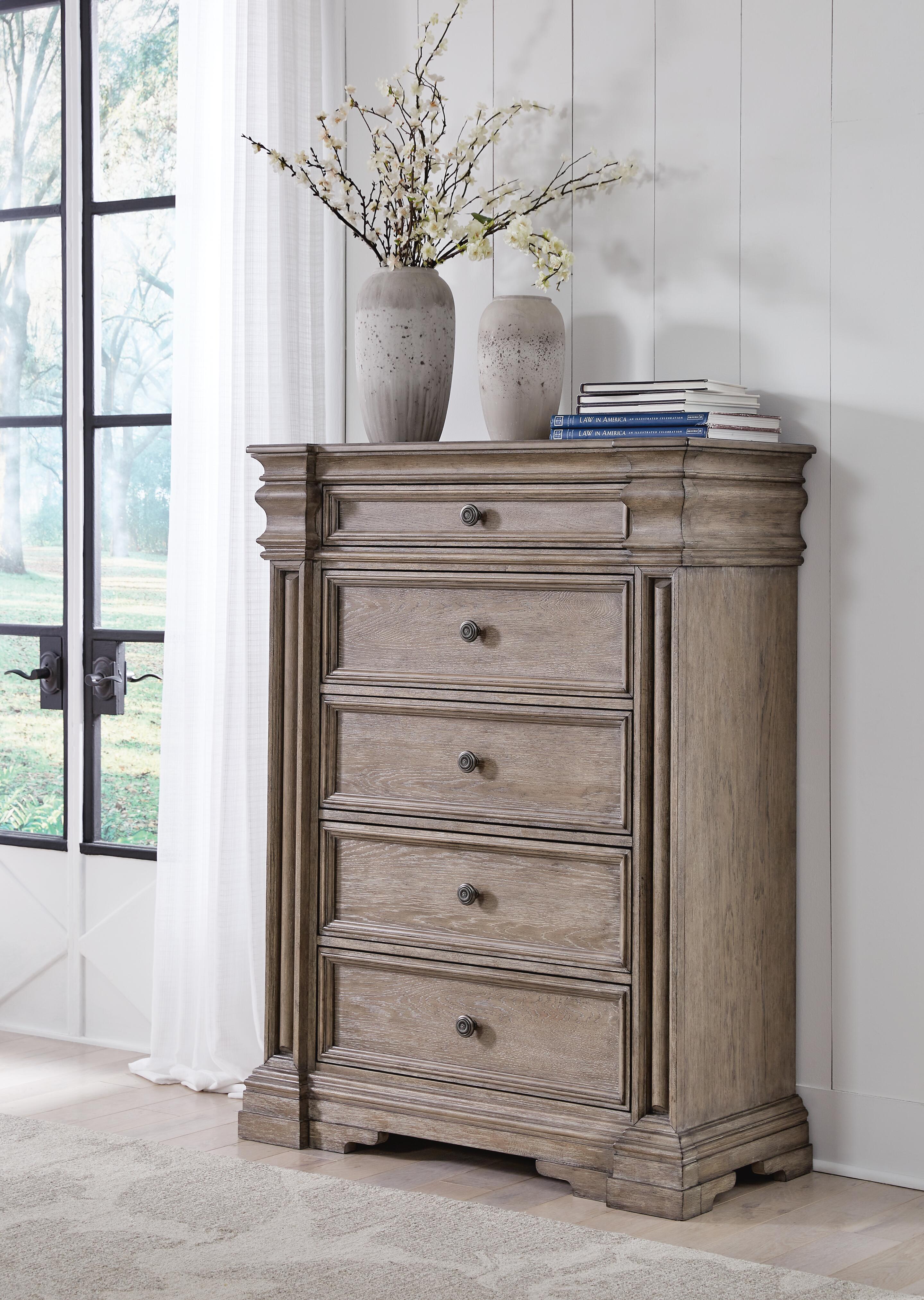 Blairhurst Queen Panel Bed 8-Piece Set — 2 Chests, 2 Nightstands Signature Design by Ashley® Bedroom