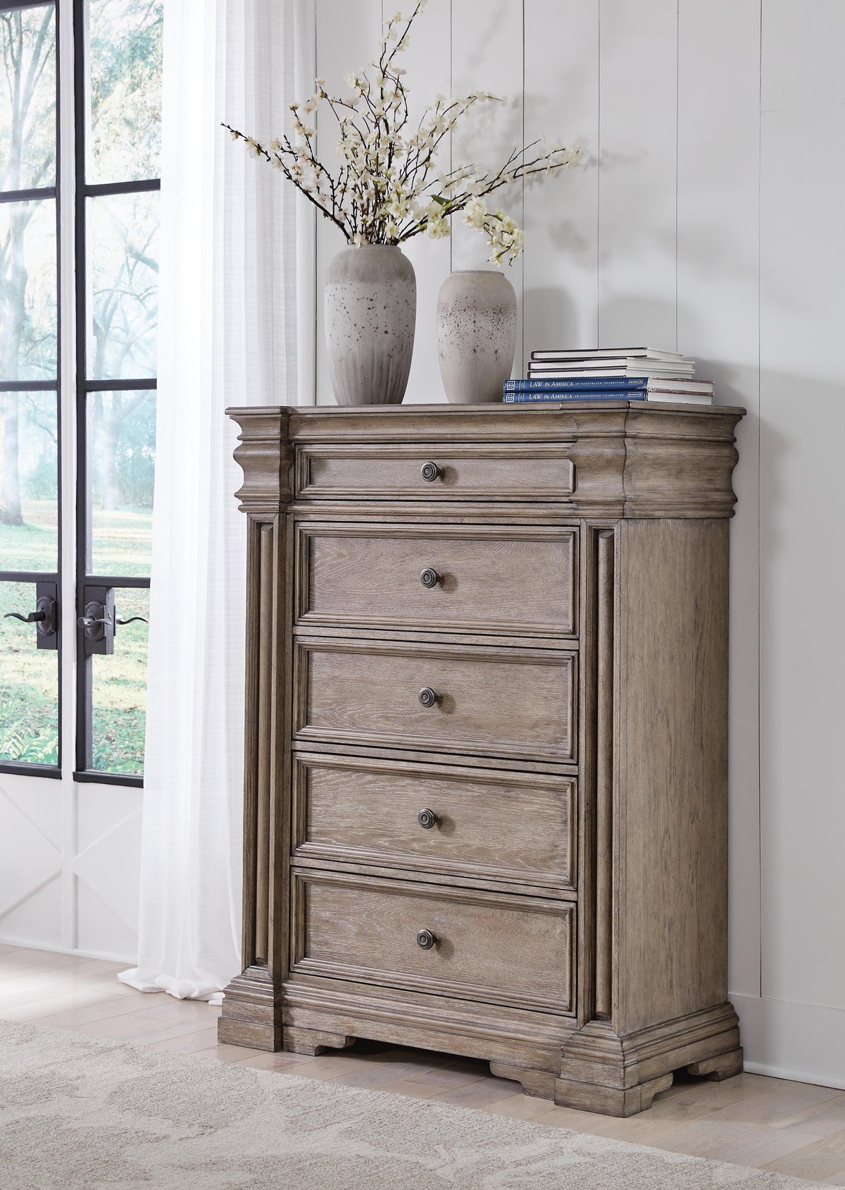 Blairhurst Queen Panel Bed 8-Piece Set — 2 Chests, 2 Nightstands Signature Design by Ashley® Bedroom