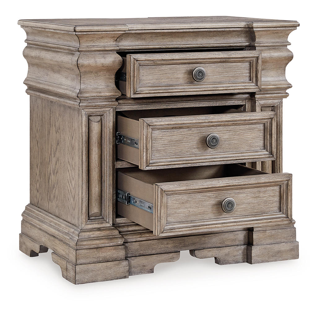 Blairhurst Queen Panel Bed, Dresser, Mirror, Chest and Nightstand Signature Design by Ashley® Uncategorized