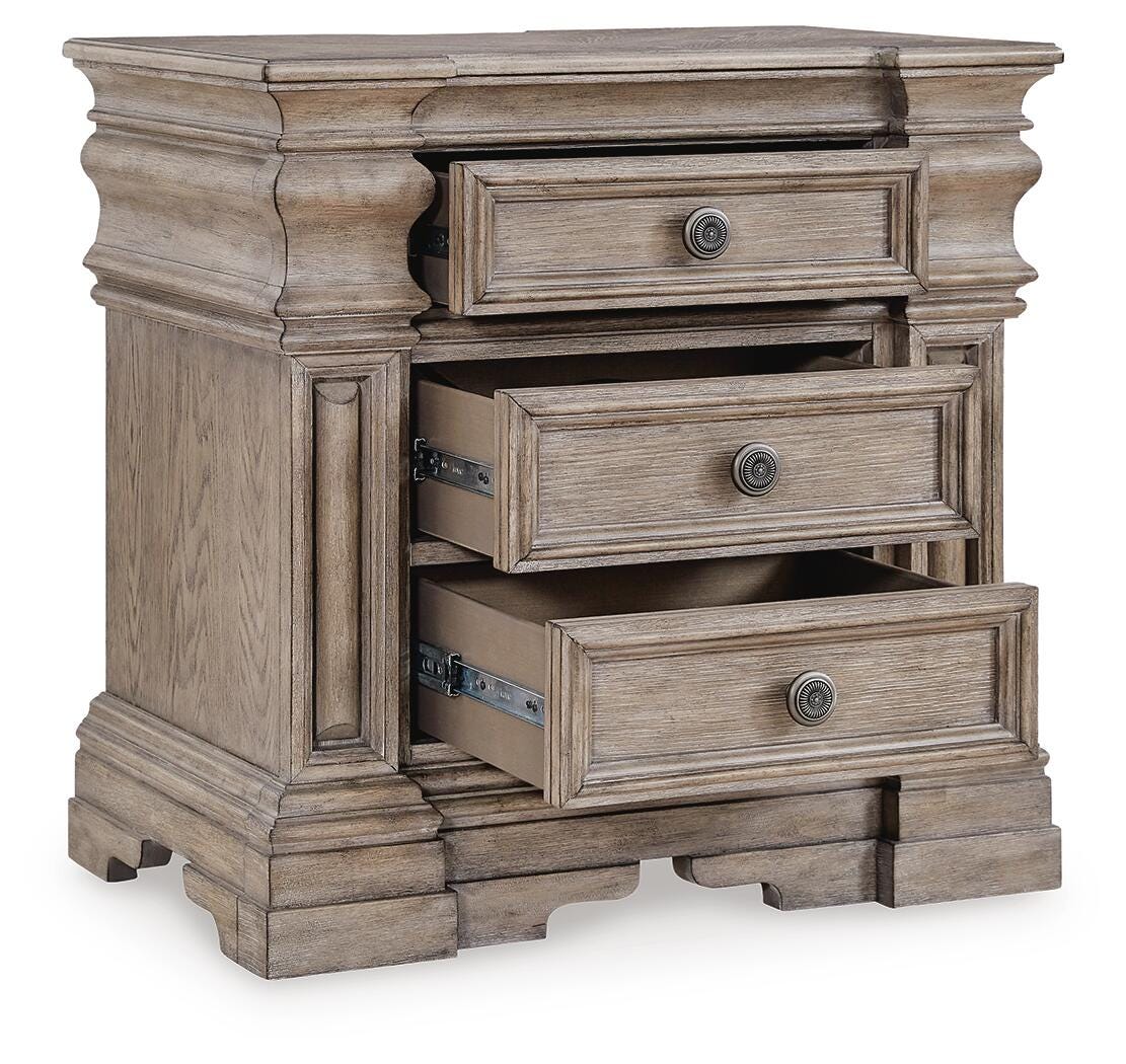 Blairhurst Queen Panel Bed 8-Piece Set — 2 Chests, 2 Nightstands Signature Design by Ashley® Bedroom