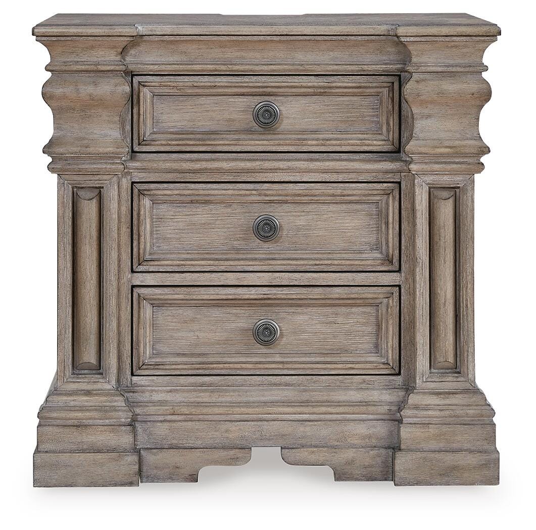 Blairhurst King Panel Bed, Chest and 2 Nightstands — 4-Piece Signature Design by Ashley® Bedroom
