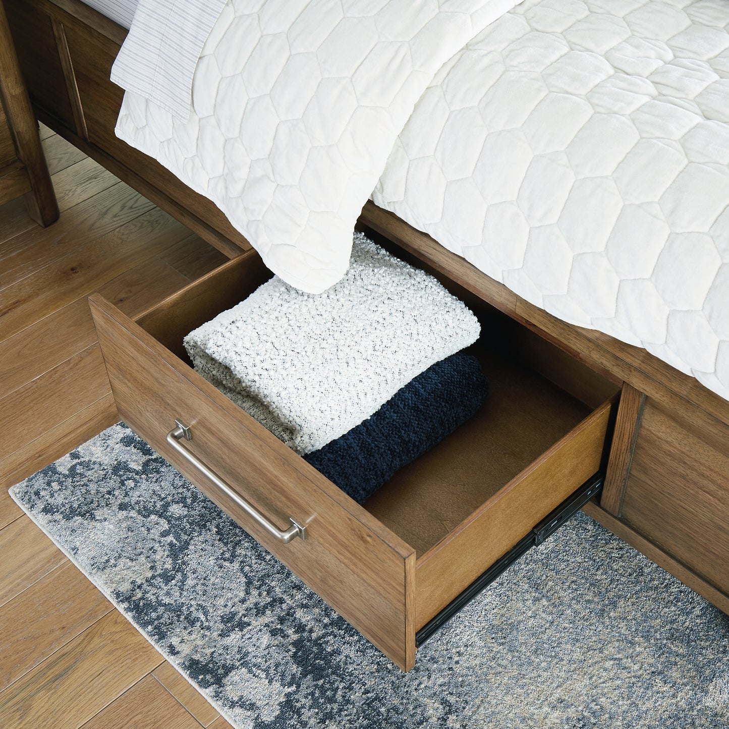 Cabalynn Queen Panel Bed with Storage