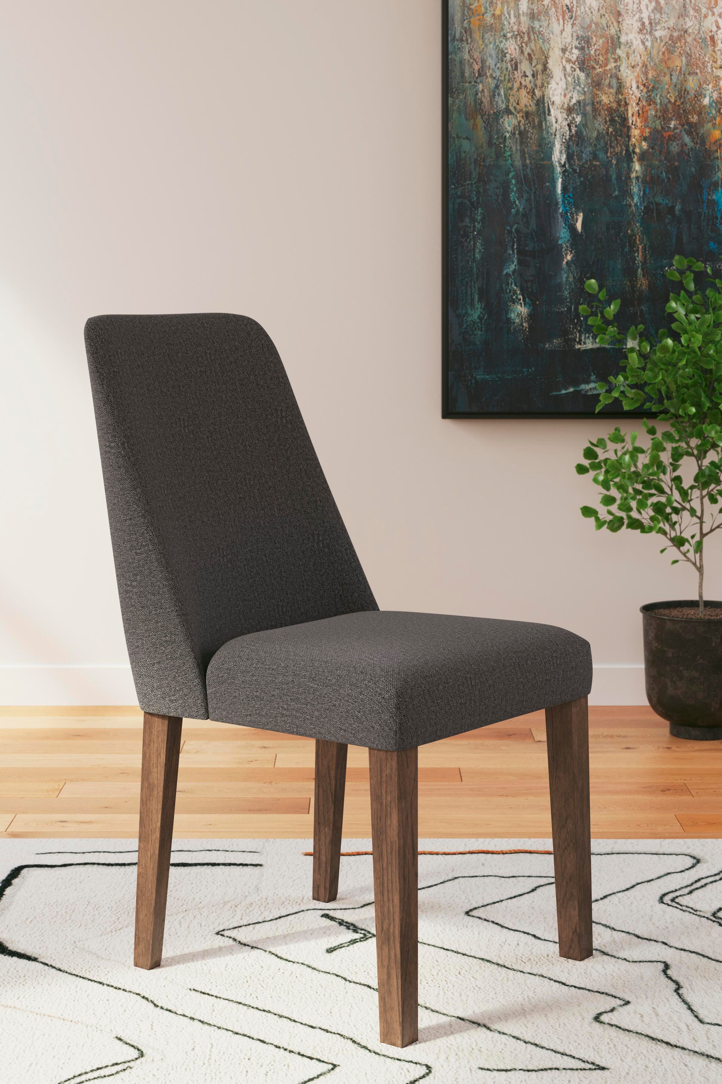 Lyncott Extension Dining Table and 6 Chairs