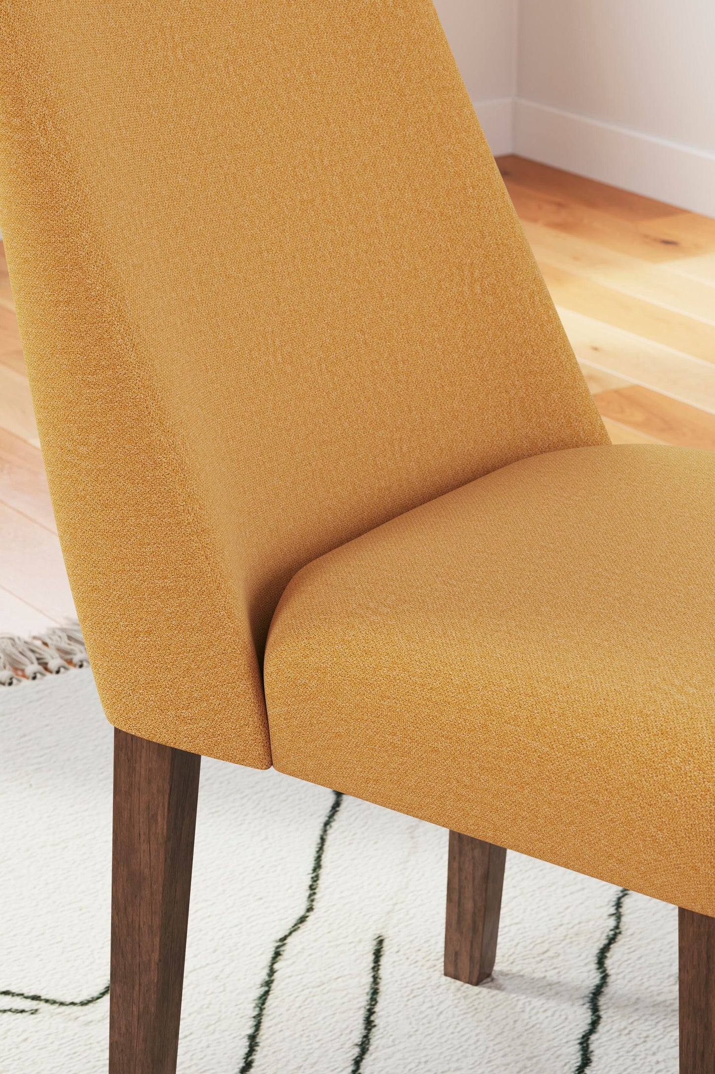 Lyncott Large Extension Table and 4 Chairs (D29) Signature Design by Ashley® Dining Room