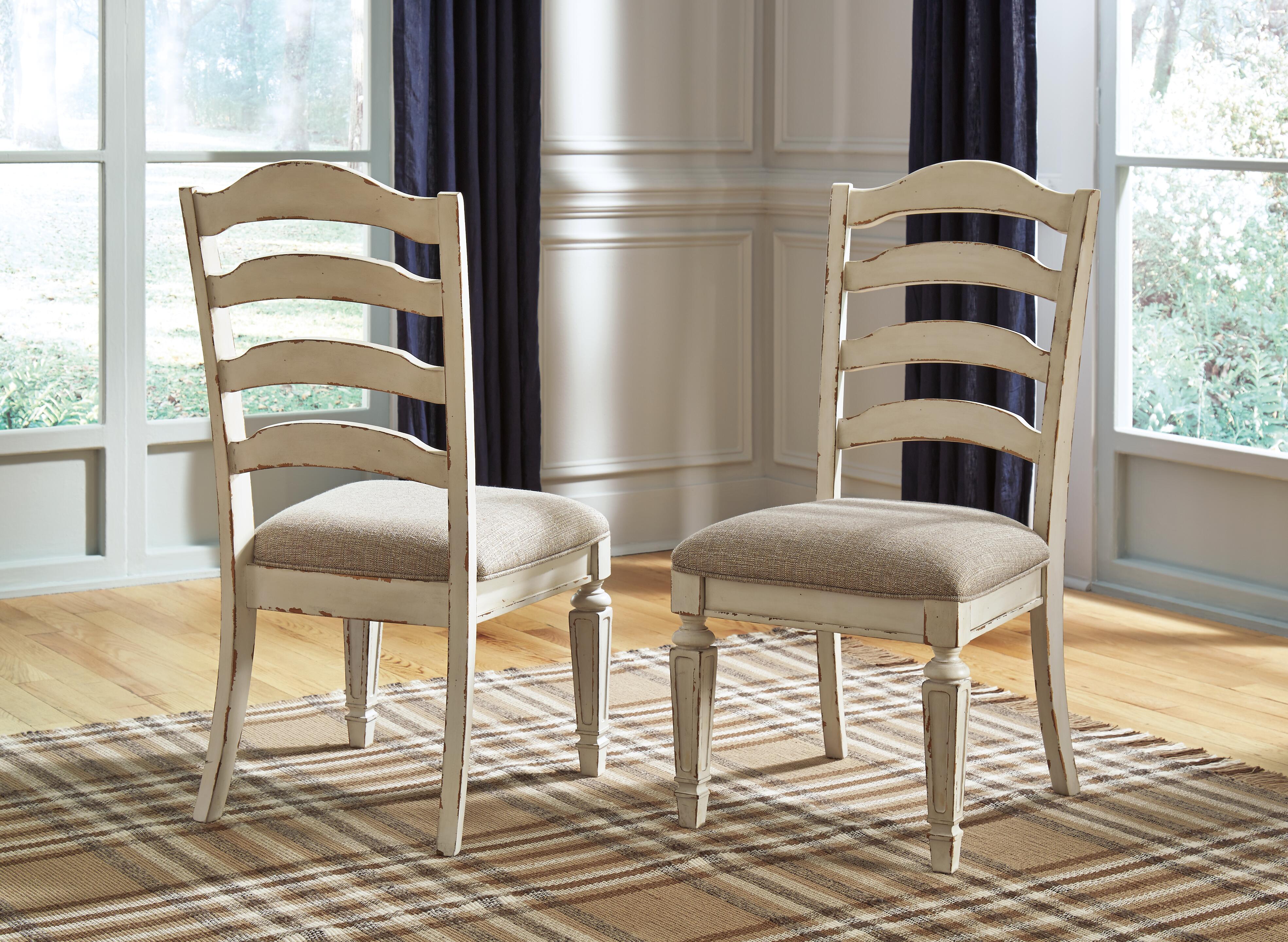 Realyn Extension Dining Table and 4 Chairs