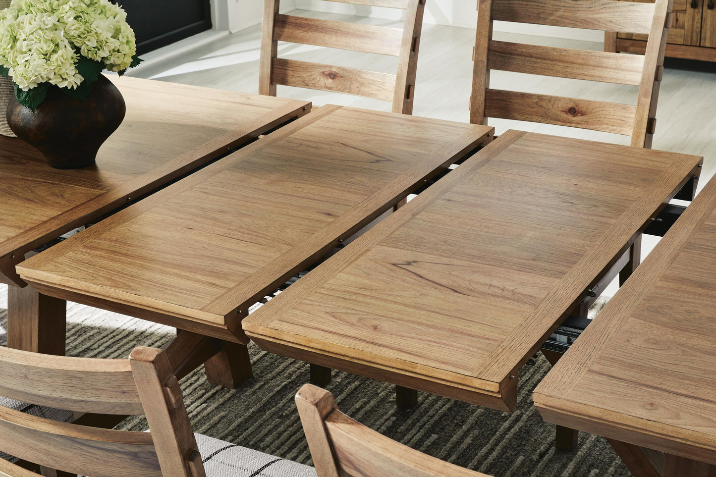 Ridgester Extension Dining Table and 6 Chairs