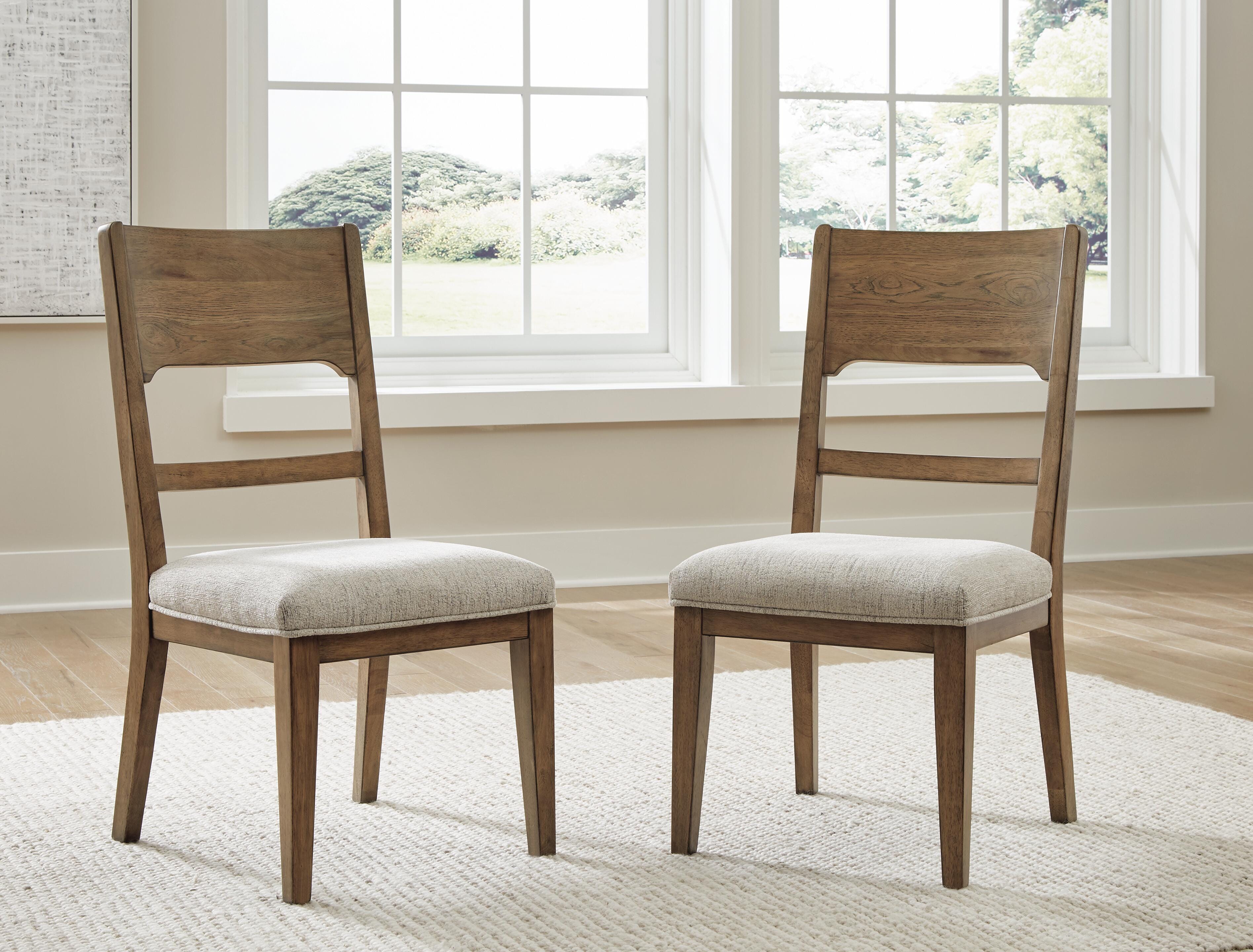 Cabalynn Extension Dining Table and 4 Chairs