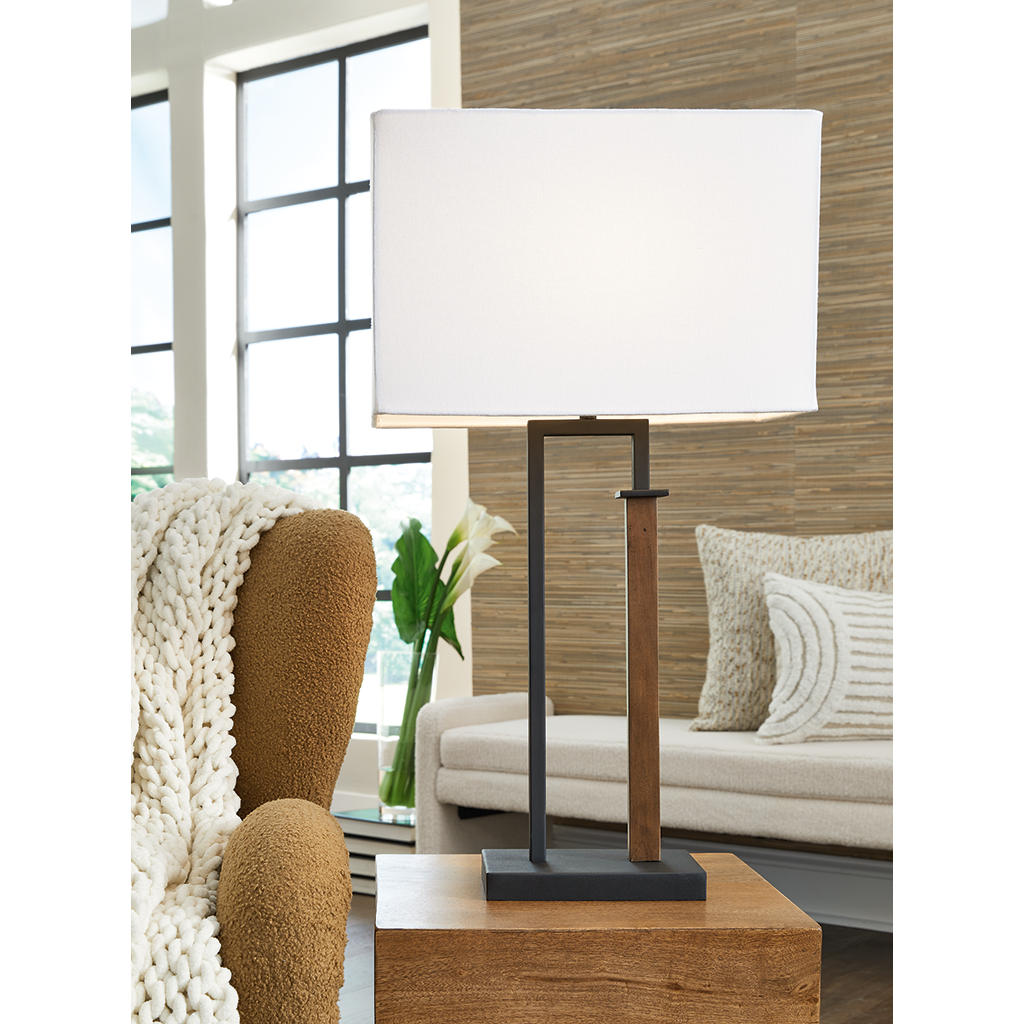 Voslen Table Lamp (Set of 2) Signature Design by Ashley® Lighting