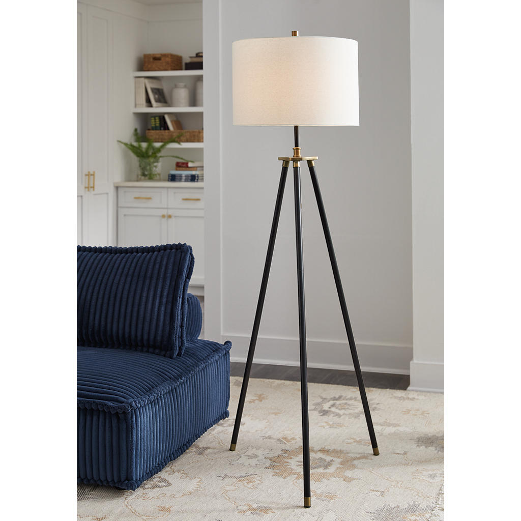 Cashner Floor Lamp Signature Design by Ashley® Lighting
