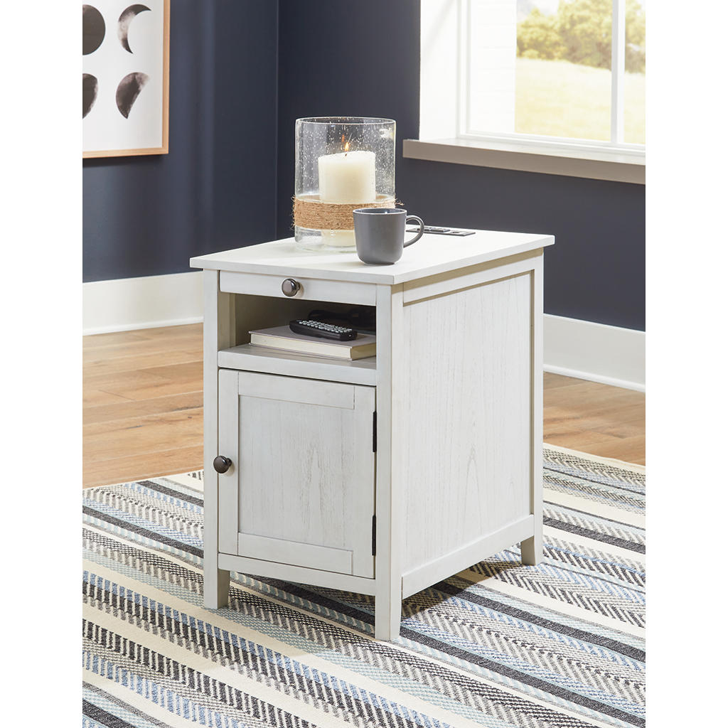Treytown Chairside End Table Signature Design by Ashley® Living Room