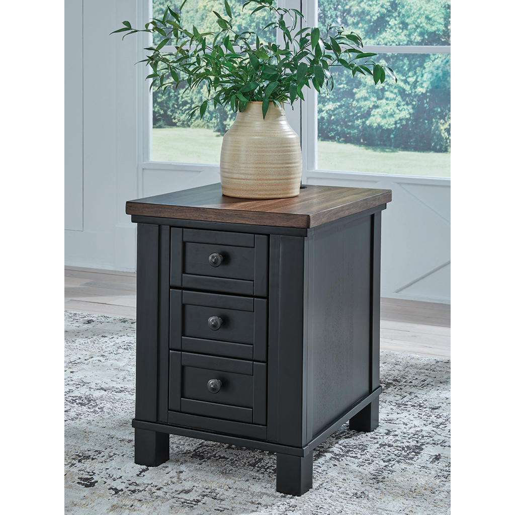Wildenauer Chairside End Table Signature Design by Ashley® Living Room