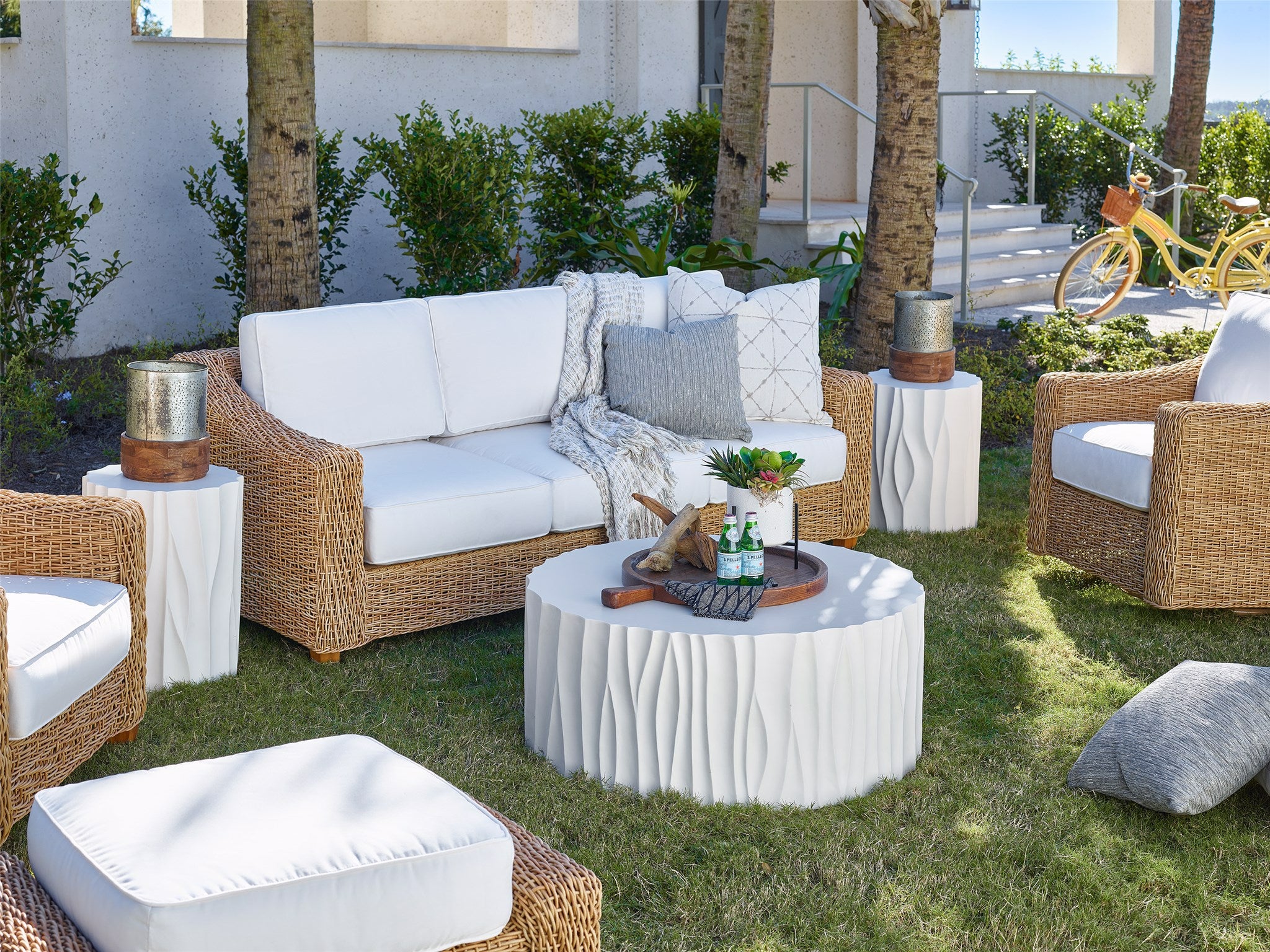Universal Furniture Geneva End Table — Coastal Living Outdoor Collection