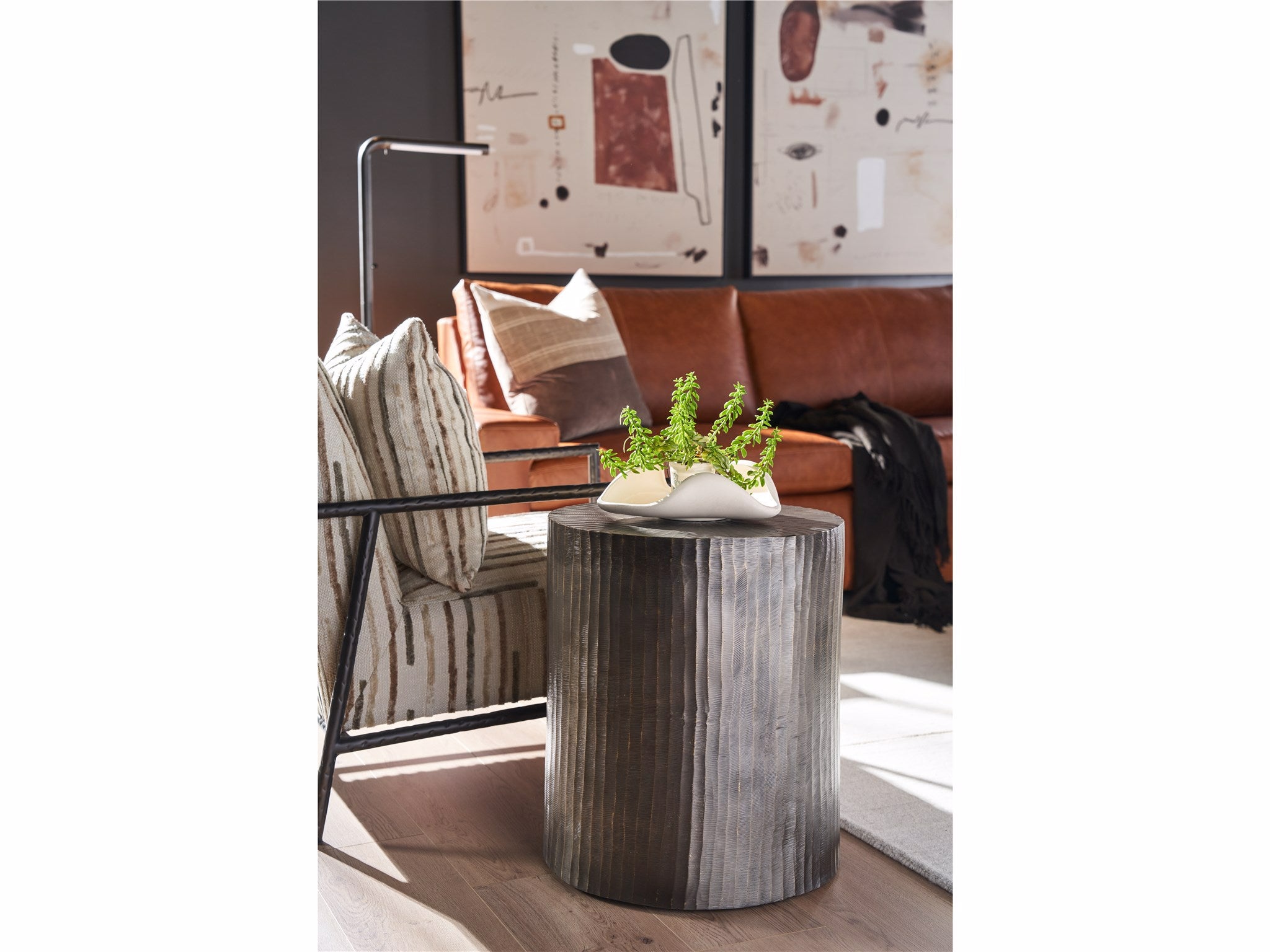 Universal Furniture Asher Round End Table — Modern Collection