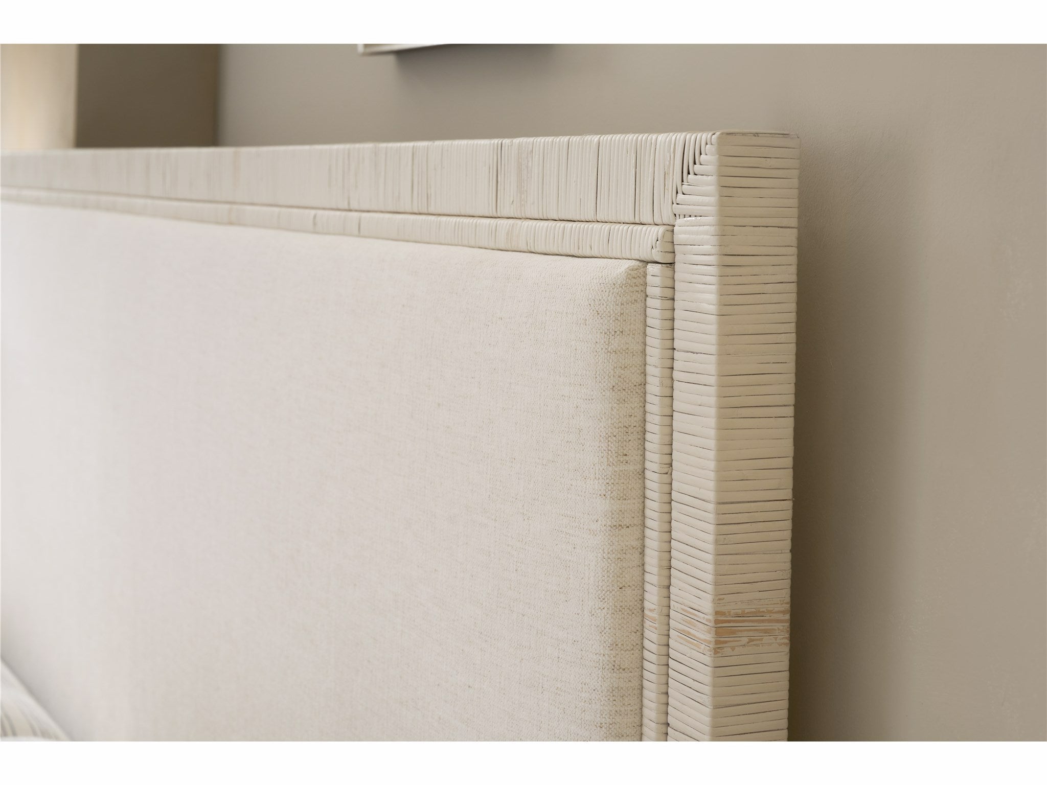 Universal Furniture Tidal Bed — Oasis Collection
