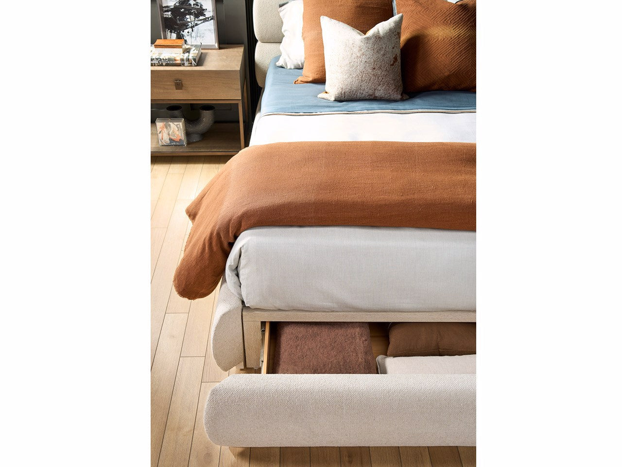 Universal Furniture Horizon Storage Bed — Modern Collection