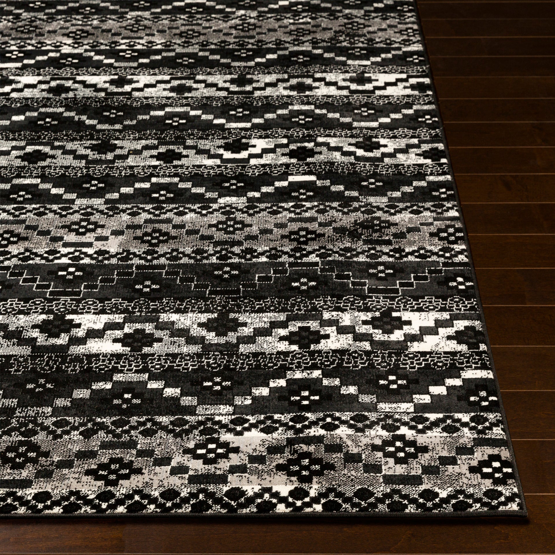 Mumbai Machine Woven Rug Livabliss Mumbai