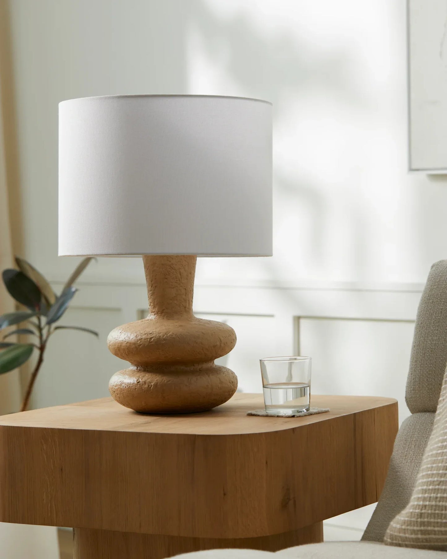 Vanda Accent Table Lamp Livabliss Vanda