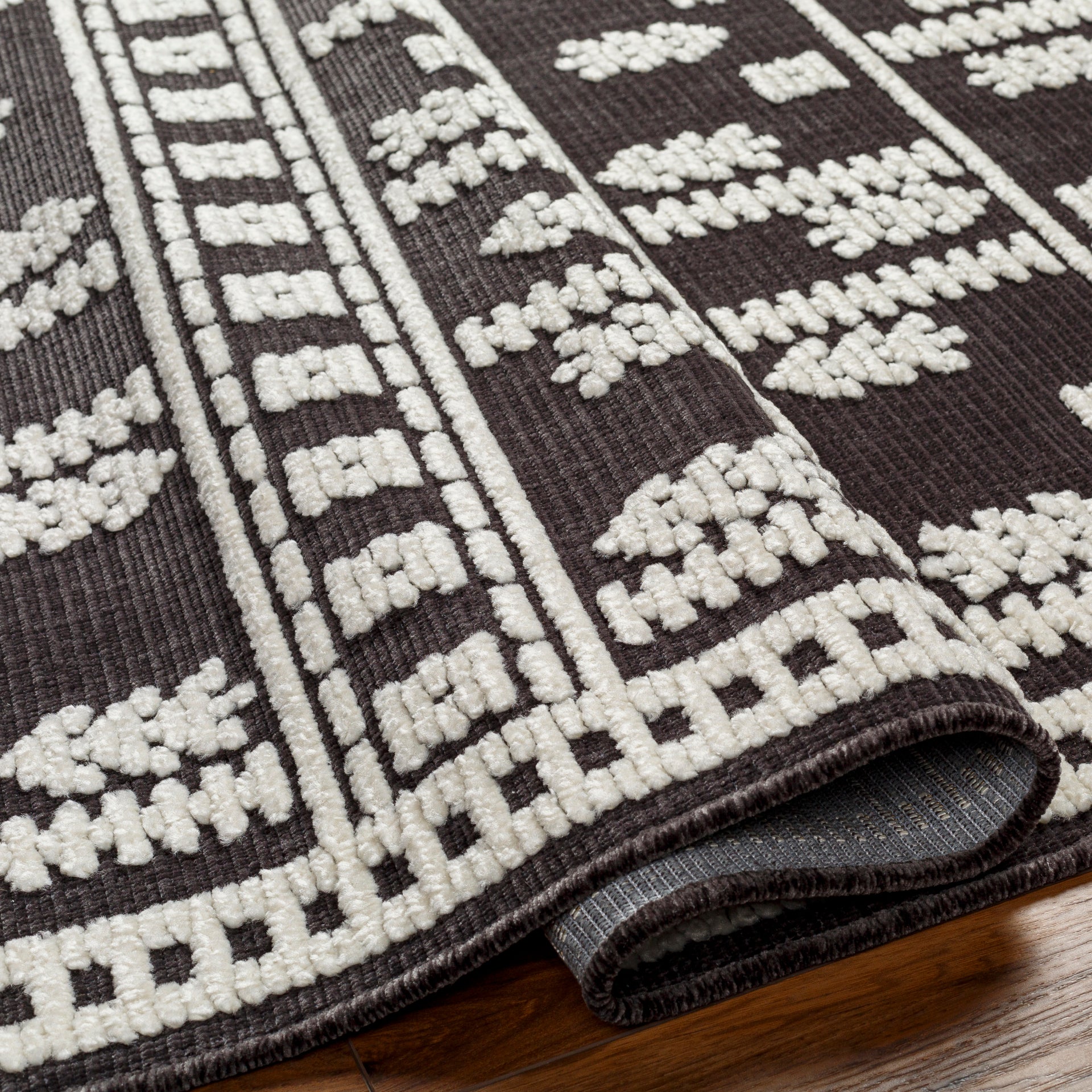 Lyna Machine Woven Rug Livabliss Lyna