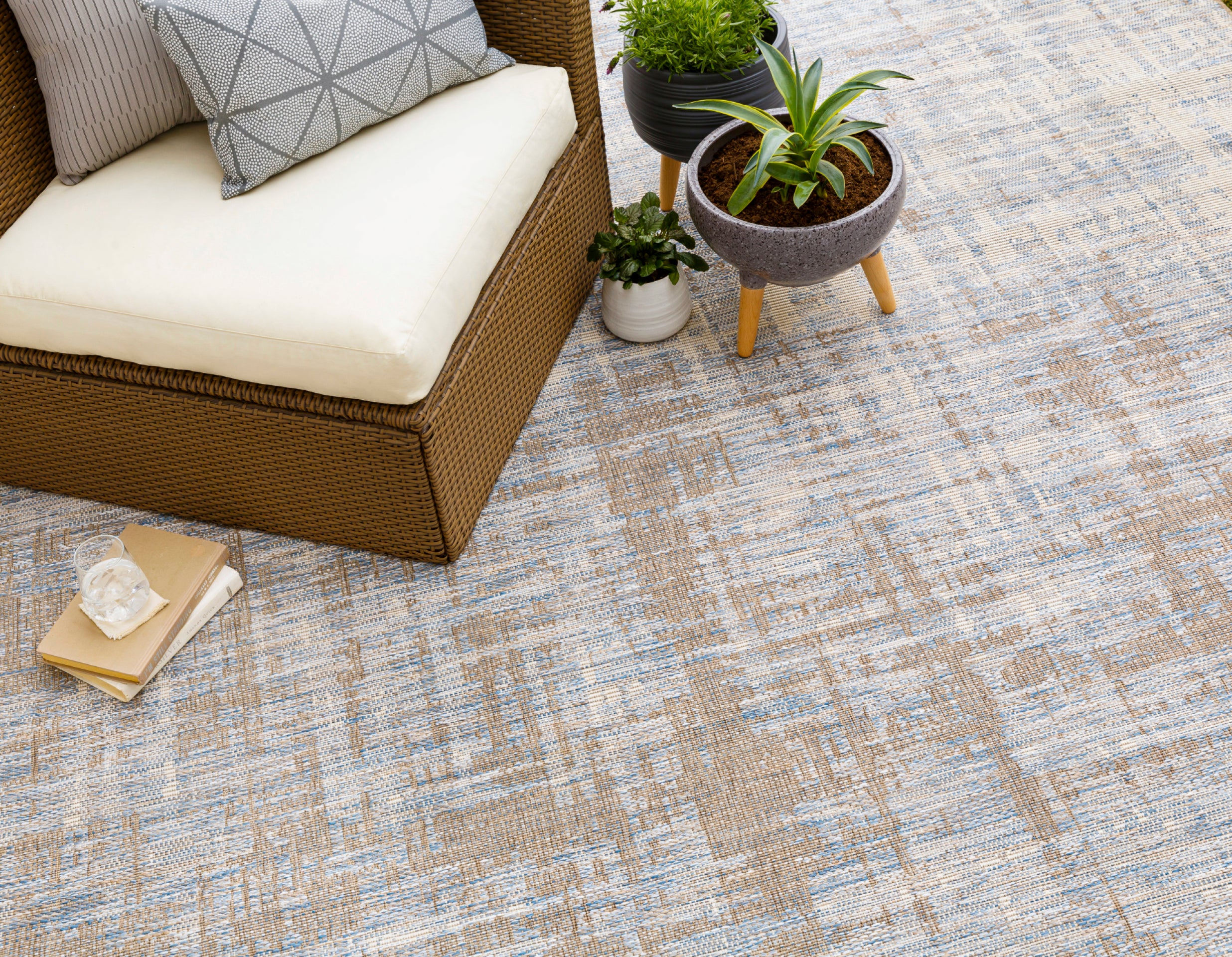 Santa Cruz Machine Woven Rug Livabliss Santa Cruz