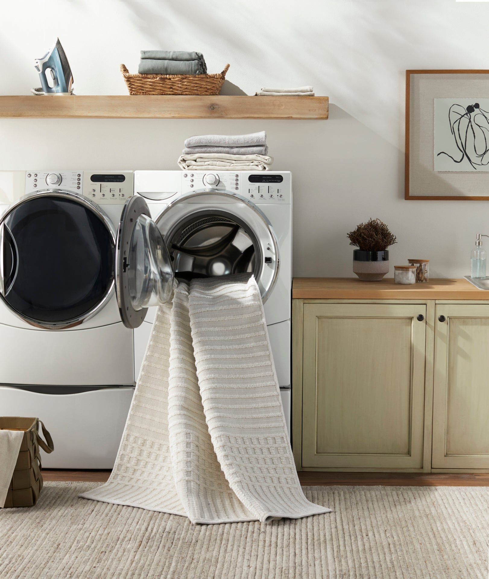 Lyna Machine Woven Rug Livabliss Lyna