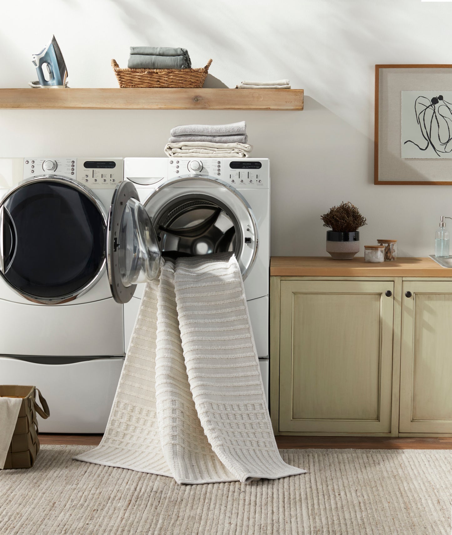 Lyna Machine Woven Rug Livabliss Lyna