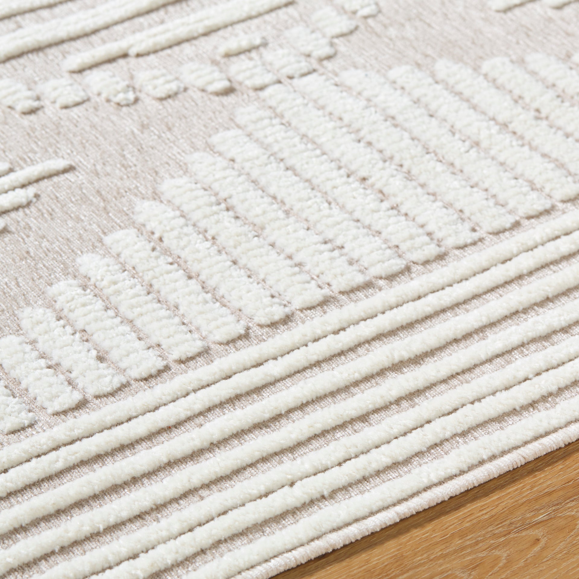 Lyna Machine Woven Rug Livabliss Lyna