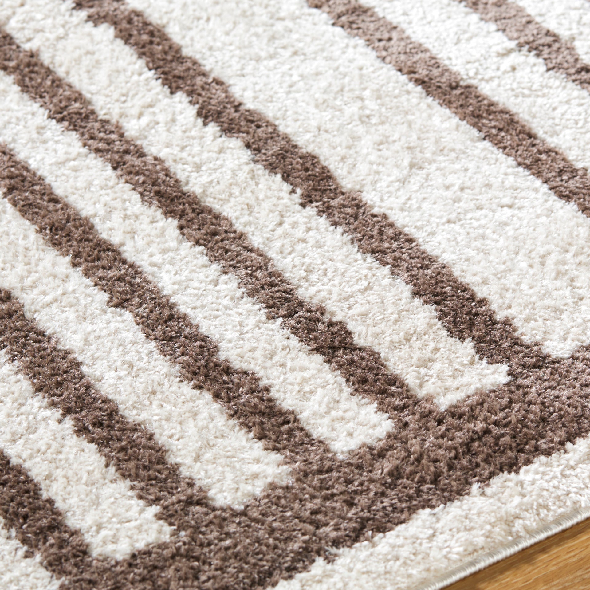 Fossay Shag Machine Woven Rug Livabliss Fossay Shag