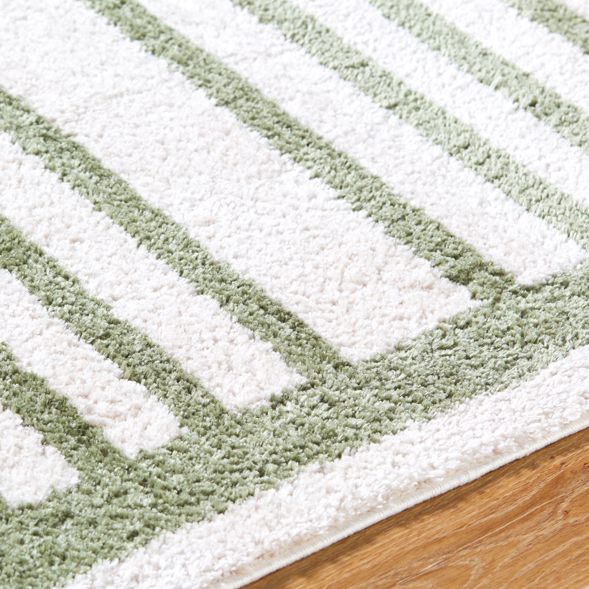 Fossay Shag Machine Woven Rug Livabliss Fossay Shag