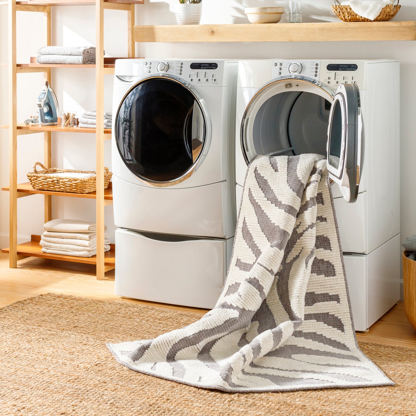 Lyna Machine Woven Rug Livabliss Lyna