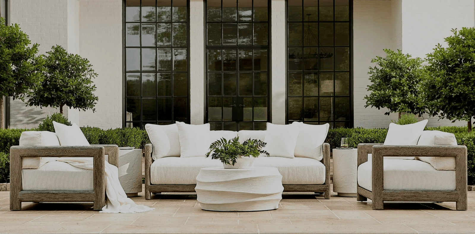 Outdoor patio furniture set at Kensington Furniture, Northfield NJ